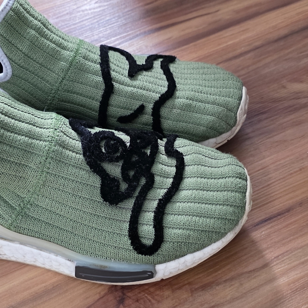 Pharrell X ADIDAS Hu DOG THEME SNEAKERS - Picture 3 of 6